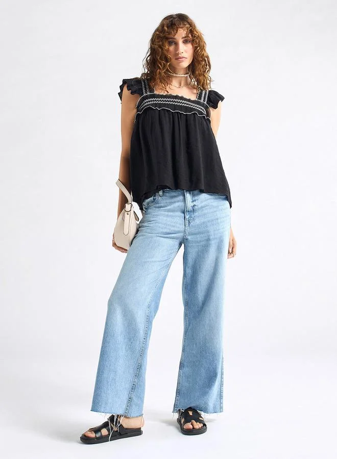 سبلاش فيڤ بلوزة بارزة الملمس بياقة مربعة وأكمام كاب وتفاصيل كشكش