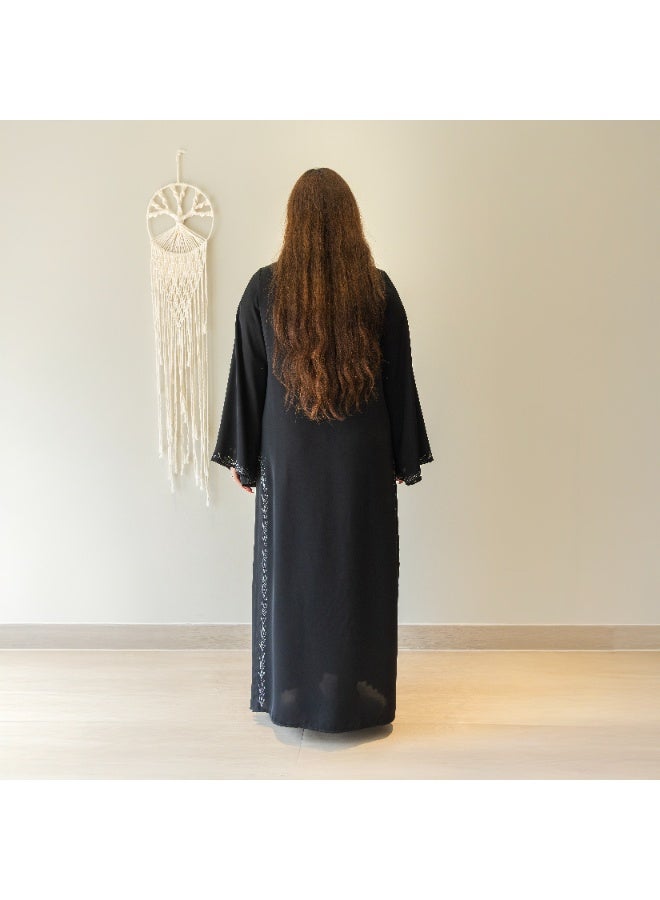 LINELLE عباءة لينيل السوداء للنساء - مزودة بأزرار من الأمام مع أكمام واسعة فضفاضة، لوحات مطوية جانبية وتفاصيل مطرزة، ملابس يومية ومناسبات محتشمة - Image 3