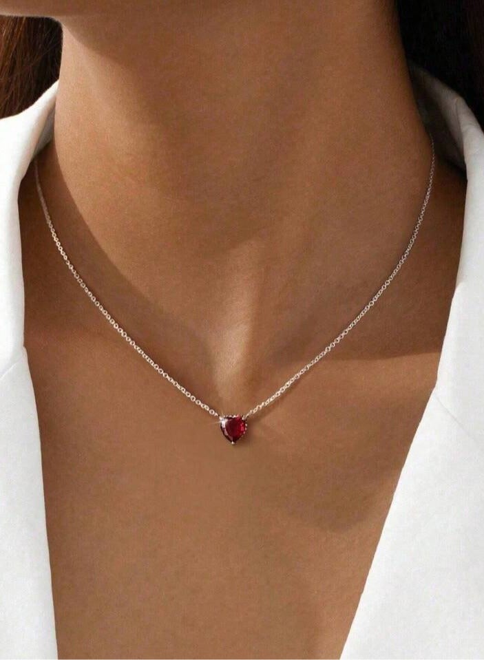 925 ستيرلنغ سيلفر تشارمز سلسال بقلادة فاخرة ناعمة مصنوعة من الفضة الإسترلينية عيار 925 بجودة عالية ودقة شديدة مزينة بكريستالة طبيعية من حجر الزيركون على شكل قلب أحمر لتعطي مظهرا رائعا للأميرة التي تستحقها - Image 1
