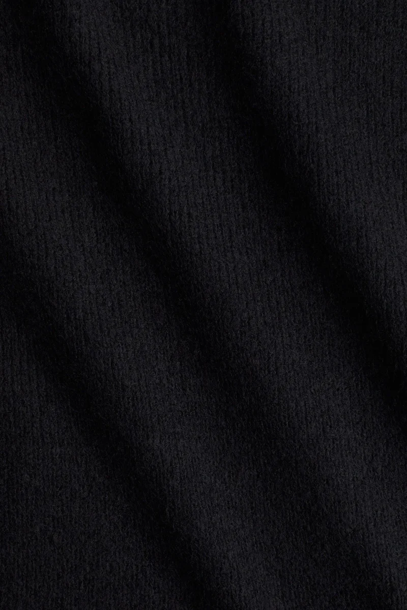 اتش اند ام فستان محبوك ومكشكش