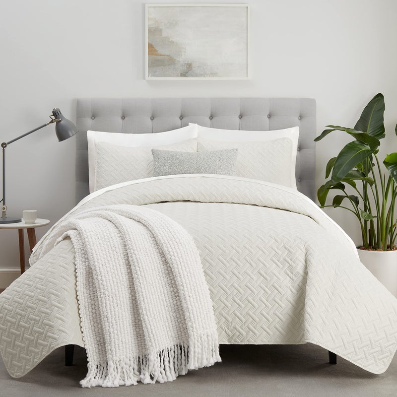Serta ComfortSure Soft 3Piece King Cal King Quilt Bedding Set Includes BedspreadCoverlet and Pillow Shams Bedding for All Seasons Machine Washable Ivory