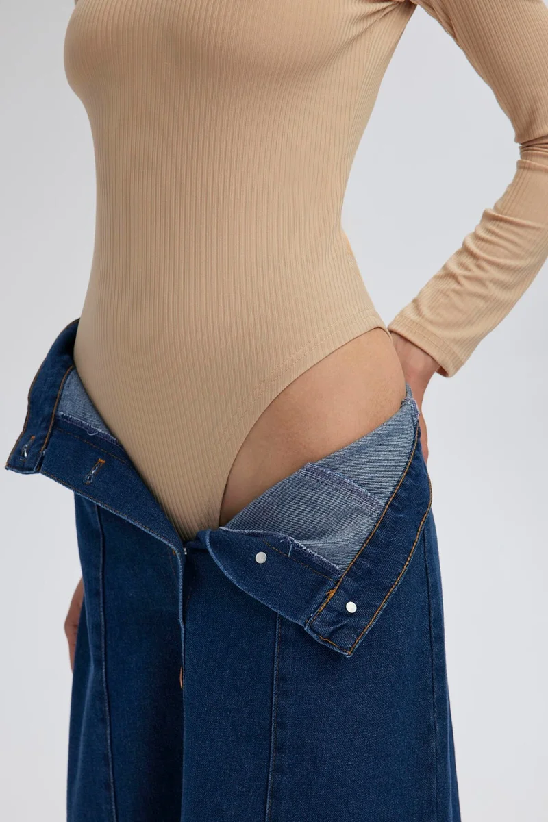 توتشي High Collar Ribbed Body