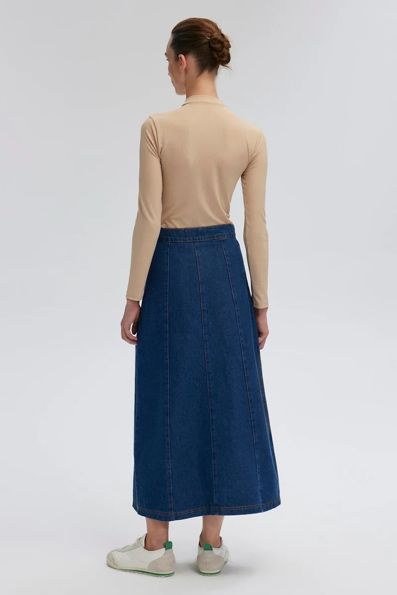 توتشي High Collar Ribbed Body