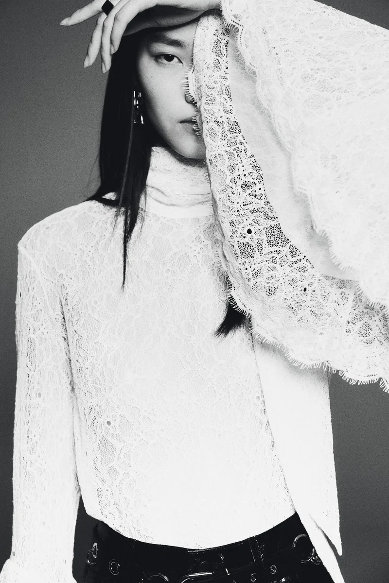 H&M Trumpet-sleeved lace blouse