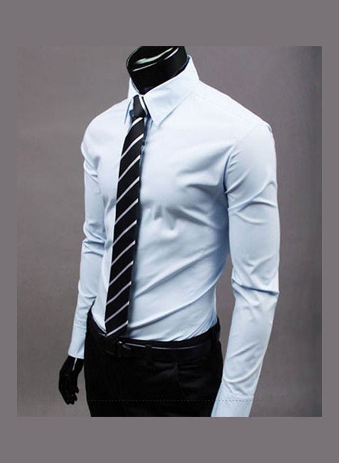 نيبمينينت قميص رجالي بلون سادة وقصة ضيقة وأكمام طويلة وأزرار وياقة مطوية للأسفل أزرق فاتح - Image 2