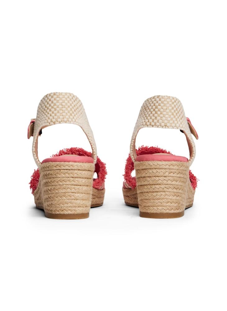 تومي هيلفيغر صنادل ويدج متوسطة من القماش بشراشيب - Image 3