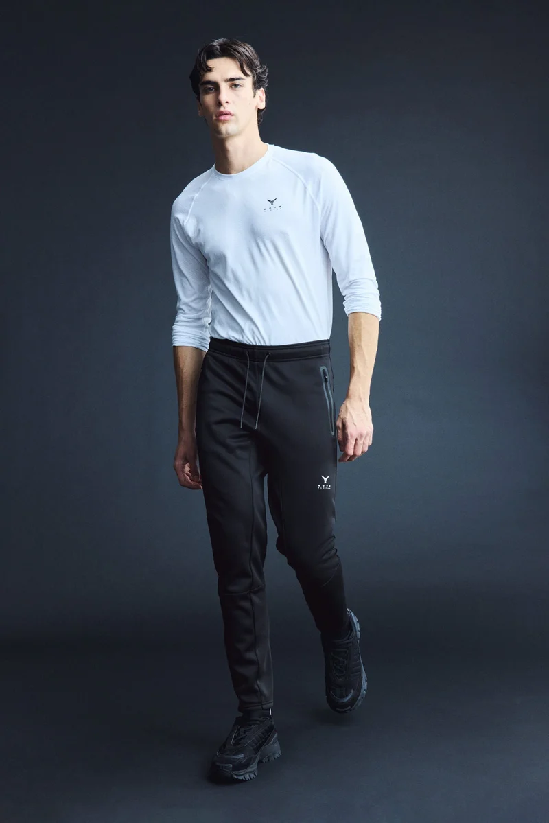 اتش اند ام بنطلون رياضي من قماش ثيرمو موف