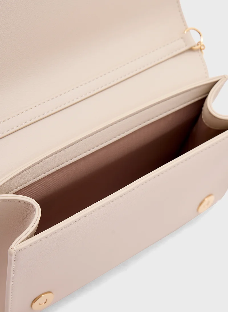 لوف موسكينو Chain Detailed Flap Over Clutche