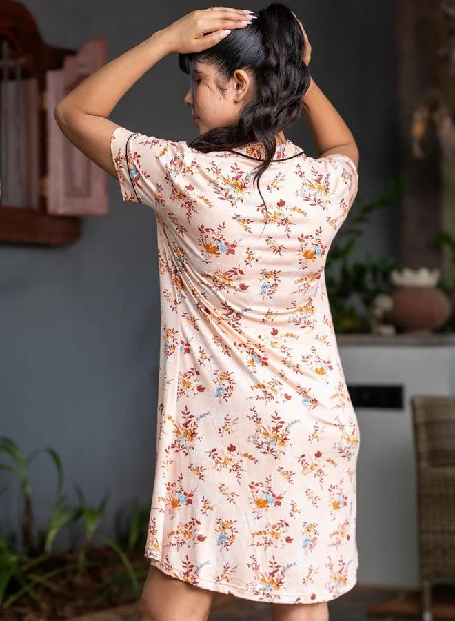 أدريا قميص نوم قصير بطبعات زهور وأكمام قصيرة