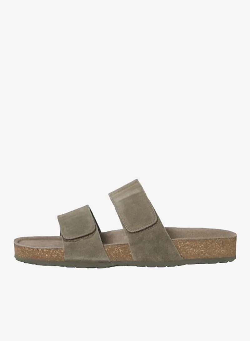 جاك اند جونز صنادل كاجوال