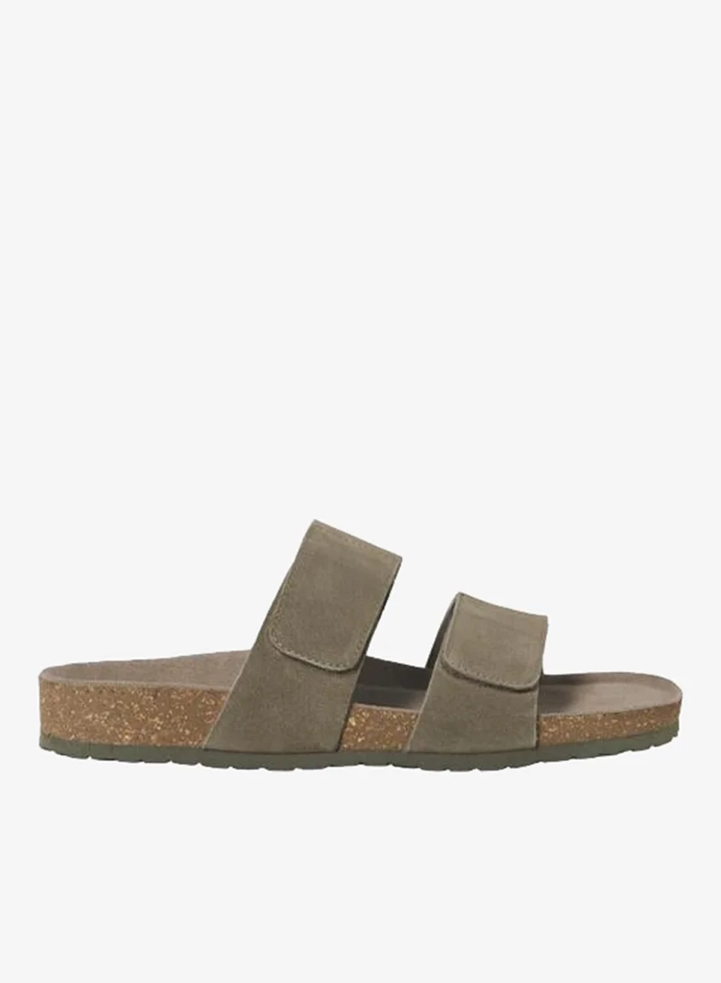 جاك اند جونز صنادل كاجوال