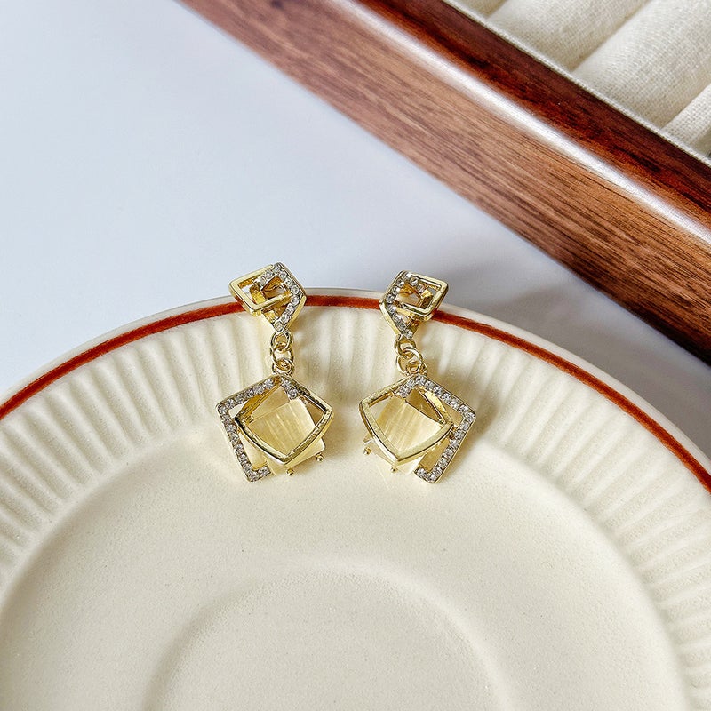 Luxury Pave Heart Gemstone Stud Earrings Golden diamond cat's eye stone