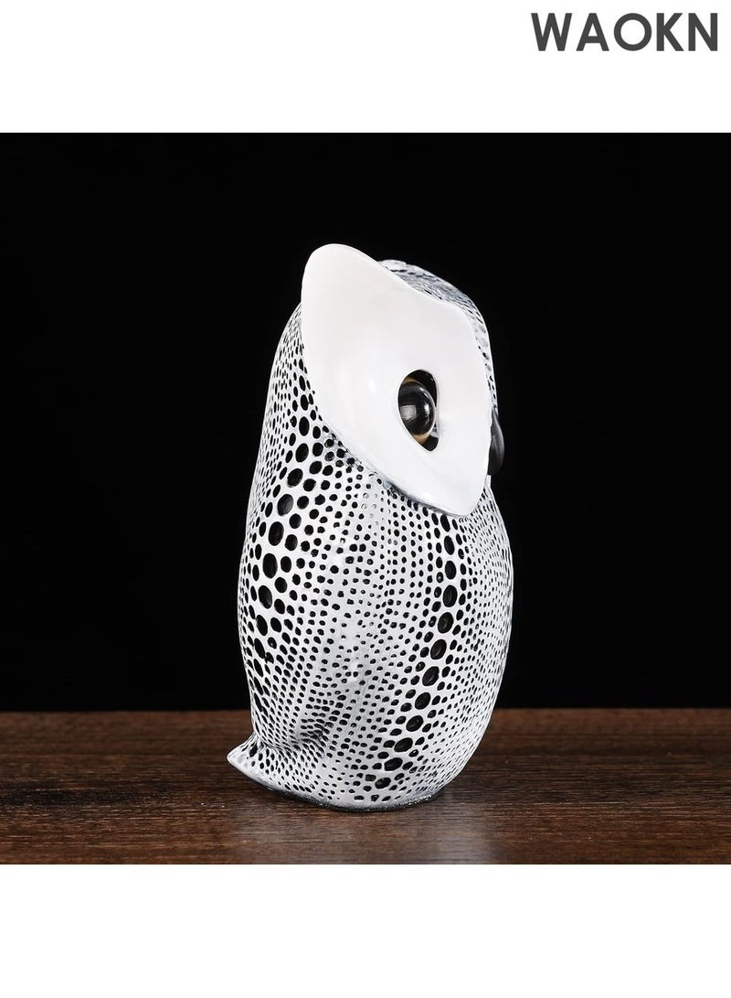 دبليو أيه أو كي أن تمثال بومة عصري - تمثال حيواني مصنوع يدويًا من الراتنج لديكور المنزل والمكتب - منحوتة زخرفية أنيقة للمكتب ورف الكتب وحامل التلفزيون - فكرة هدية فريدة لهواة الجمع (ارتفاع 14 سم/5.5 بوصة، أبيض) - Image 3