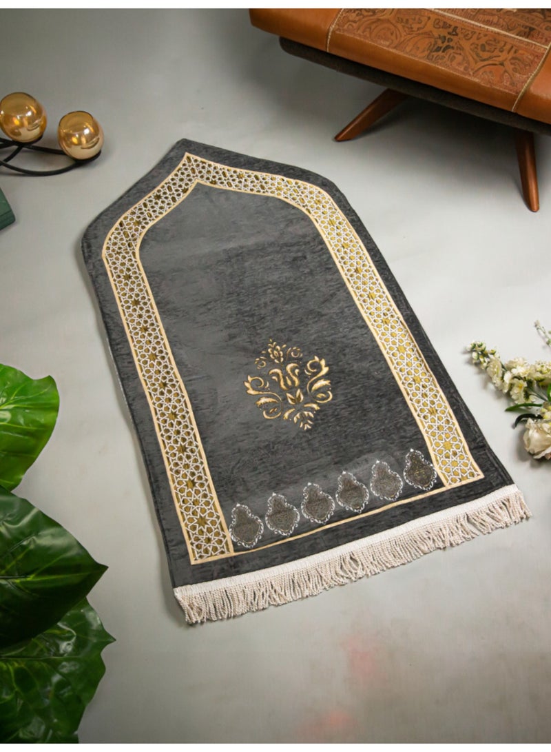 الفاتح سجادة صلاة شانيل تركية فاخرة مبطنة ومحشوة بالإسفنج الحراري بتصميم محراب عصري ولمسة ناعمة ومتناسقة مقاس 115×70 سم - Image 5