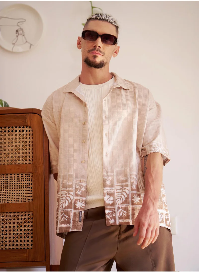 كامبوس سوترا Campus Sutra Men's Ecru Beige Tropics Ombre-Tactile Shirt For Casual Wear | Cuban Collar | Short Regular Sleeves | Button Closure | Oversized Shirt Crafted With Comfort Fit For Everyday Wear