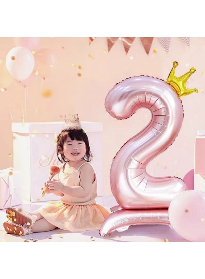 بالون وردي كبير رقم 2 مع تاج وقاعدة لترتيب مشهد زينة عيد الميلاد - Image 2