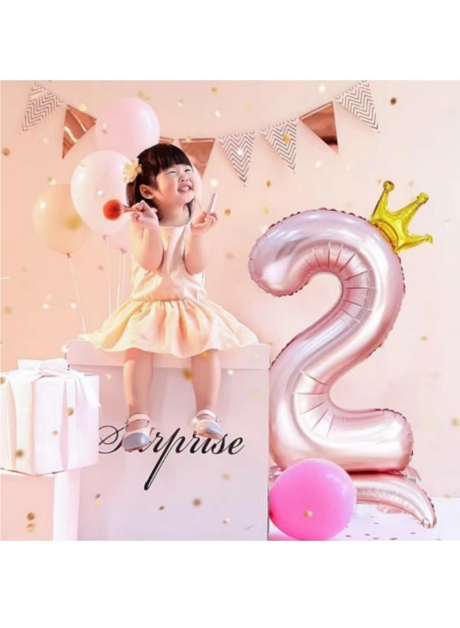 بالون وردي كبير رقم 2 مع تاج وقاعدة لترتيب مشهد زينة عيد الميلاد - Image 3