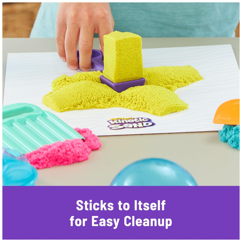 Kinetic Sand مجموعة رمال كينيتك النهائية، 2 رطل من الرمال الوردية والصفراء والزرقاء، 10 قوالب وأدوات، ألعاب حسية للأطفال من عمر 7 سنوات فما فوق - Image 5