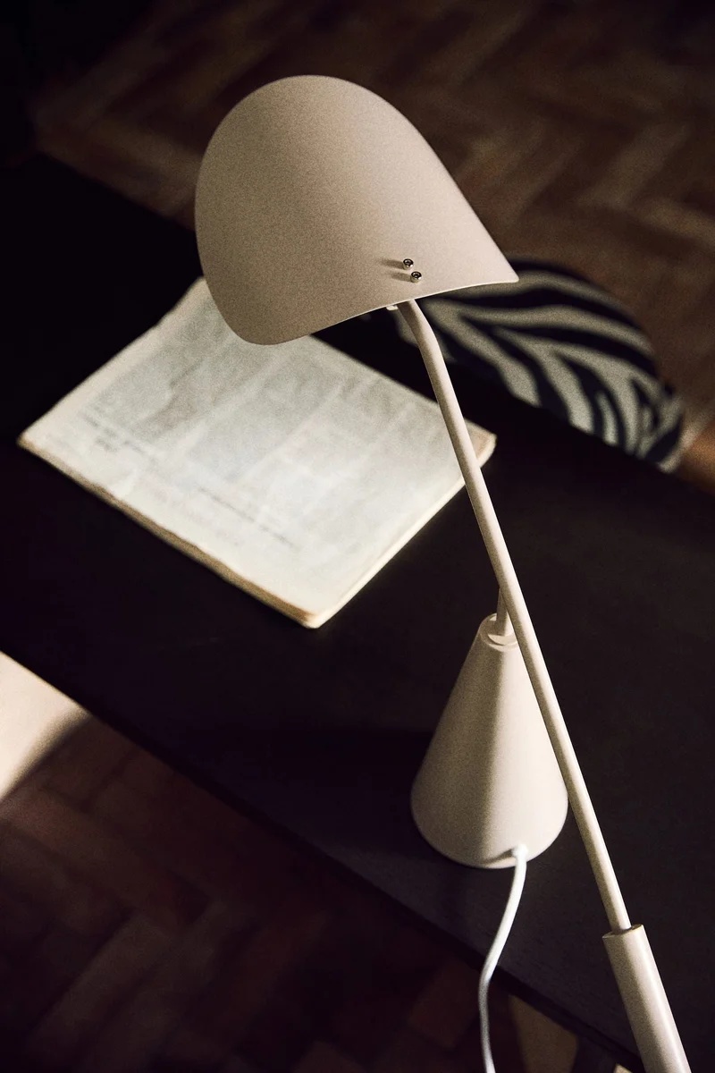 اتش اند ام مصباح طاولة معدني