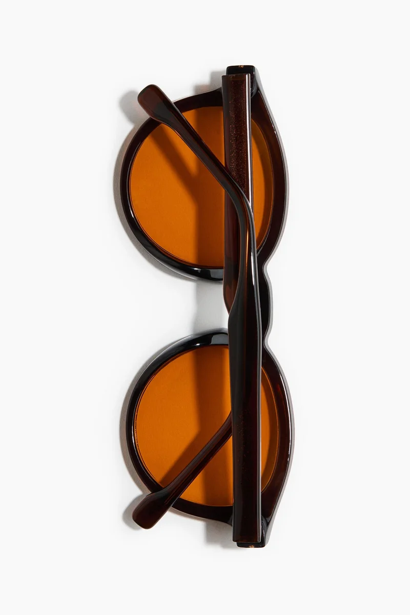 اتش اند ام نظارة شمسية