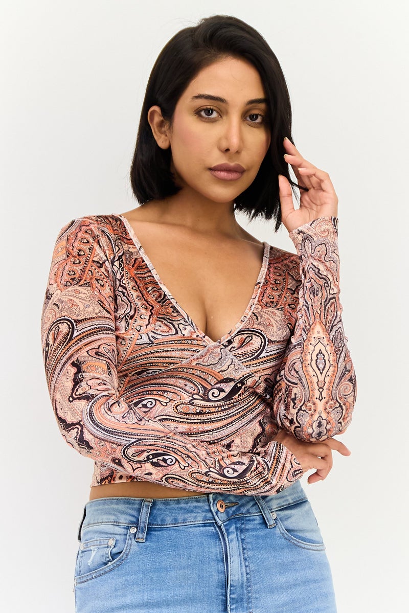 Bershka بلوزات نسائية بأكمام طويلة على شكل حرف V بطبعة تجريدية، متعددة الألوان - Image 1