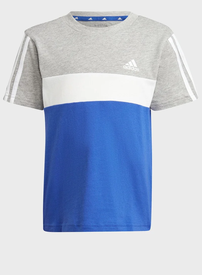 adidas تي شيرت تيبريو قطن بتصميم كتل الوان و3 خطوط للاطفال