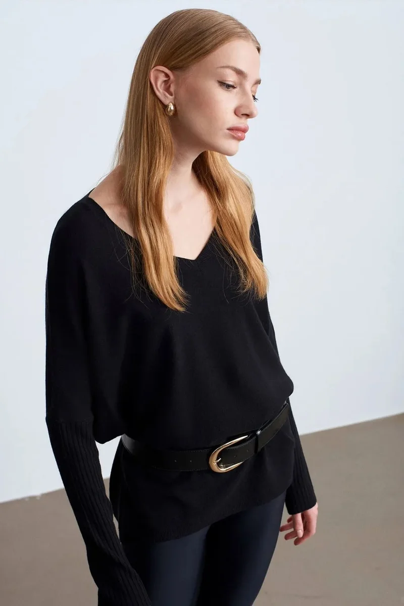 Dilvin Black DILVIN Women's V-neck Ribbed Knit Sweater for Women | Best Price UAE