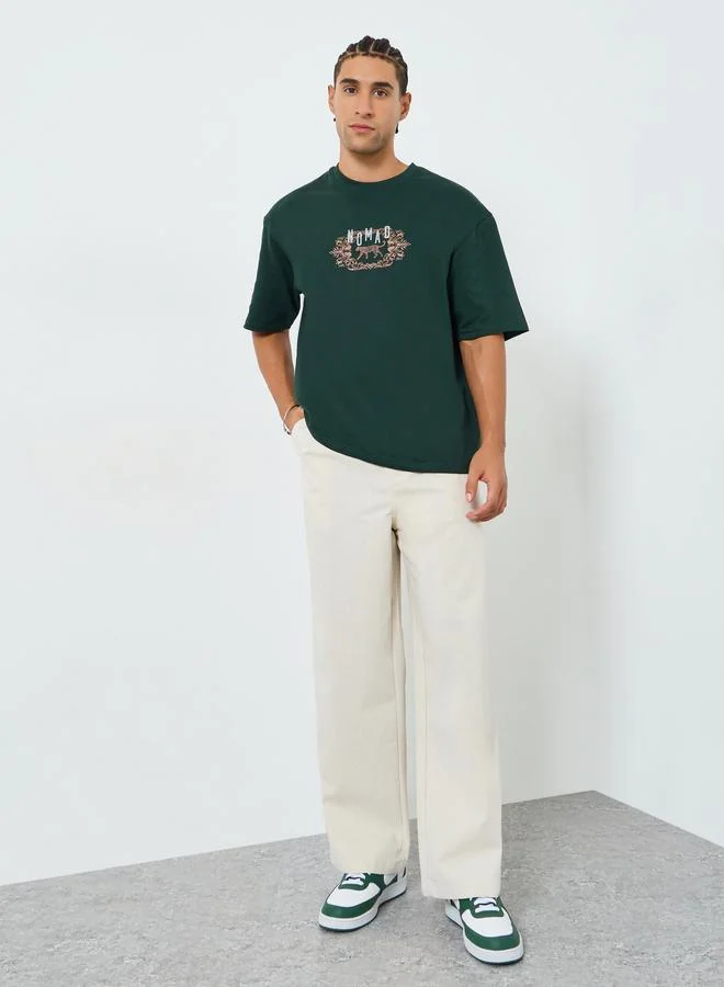 ستايلي تيشيرت مطبوع بزخارف كلاسيكية بقصة واسعة