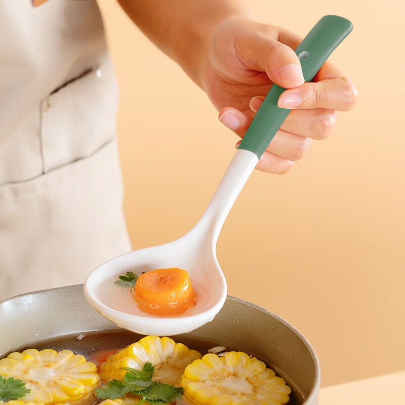 Onlycook السيراميك حساء مغرفة وملعقة الأرز, ملعقة طعام كبيرة أدوات المائدة السيراميك, ملعقة حساء مع ثقب للتعليق, فاكهة بيضاء خضراء كبيرة الحجم - Image 1