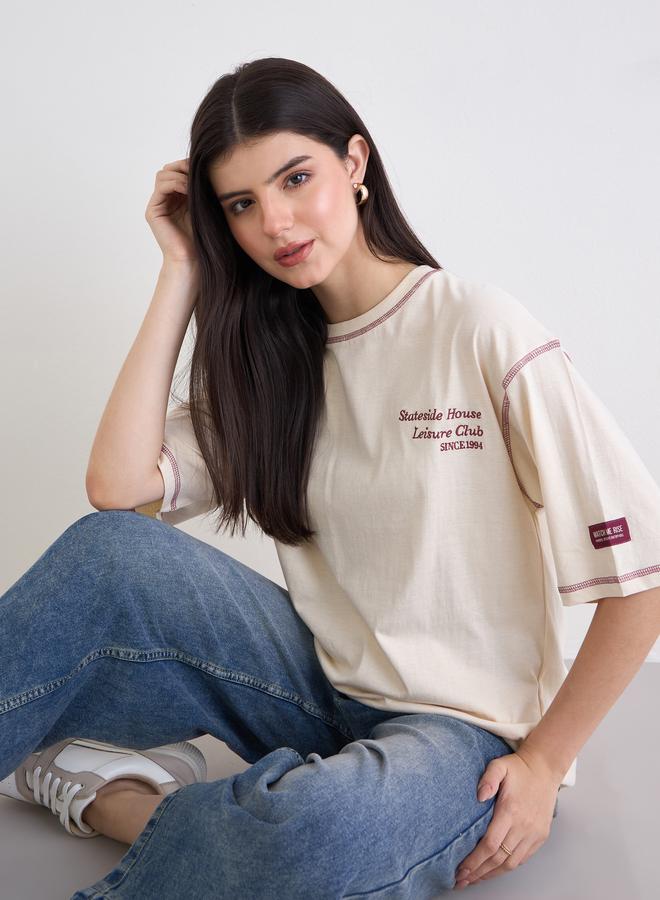 ستايلي تيشيرت واسع بتفاصيل مُطرّزة - Image 2