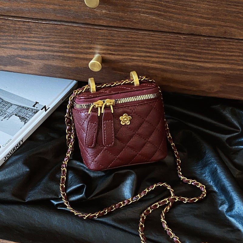 Retro Hand-Held Fashionable Bucket Bag For Women Style Small Fragrant Quilted Chain Shoulder Bag Versatile Crossbody Bag - Image 1