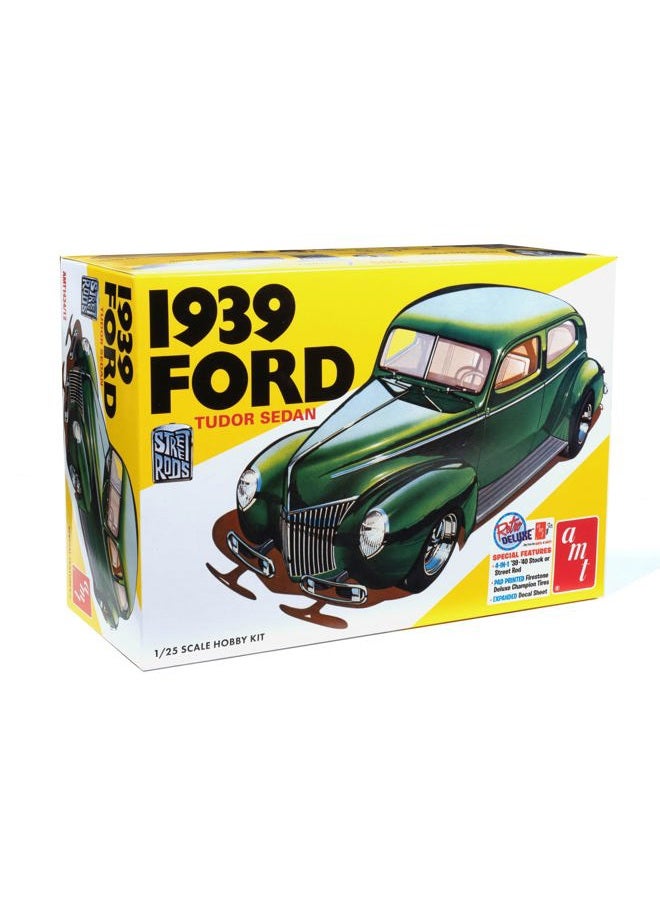 AMT 1939 Ford Sedan Street Rod Series 1:25 Scale Model Kit - Image 1