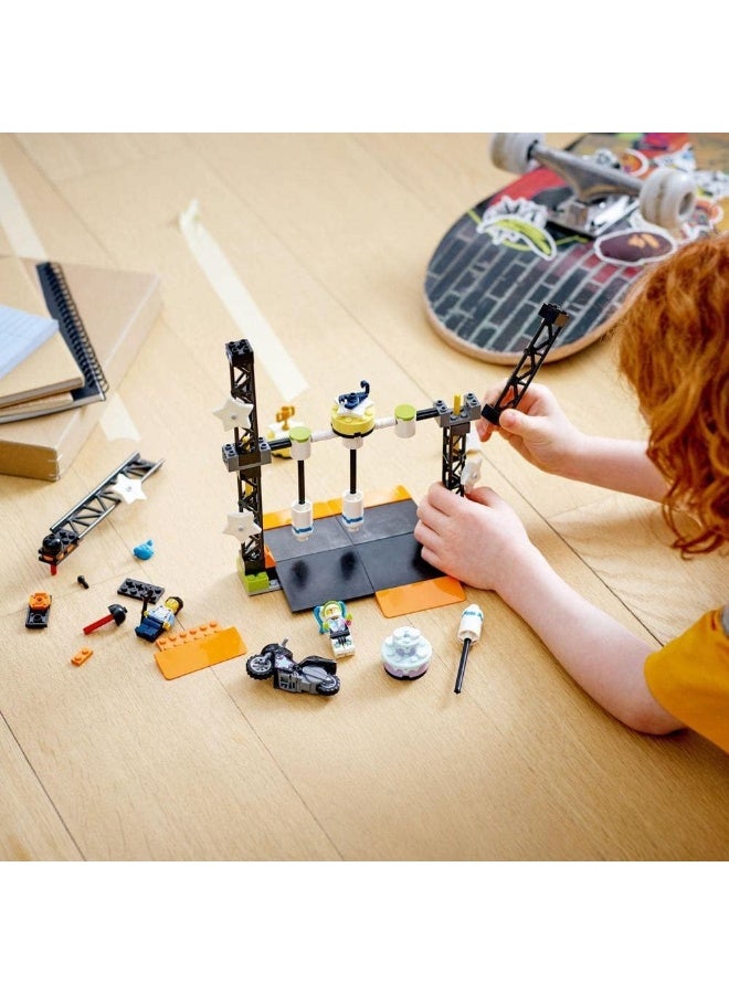 LEGO مجموعة ألعاب LEGO® City تحدي الحيل Knockdown 60341 لبناء الكتل؛ ألعاب للأولاد والبنات والأطفال (117 قطعة) - Image 3