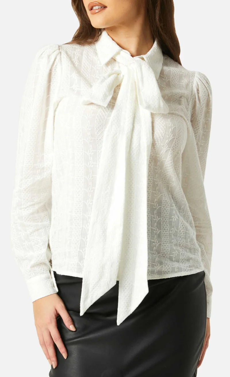 ليتل مسترس قميص أليزا أبيض مطرز بياقة فيونكة