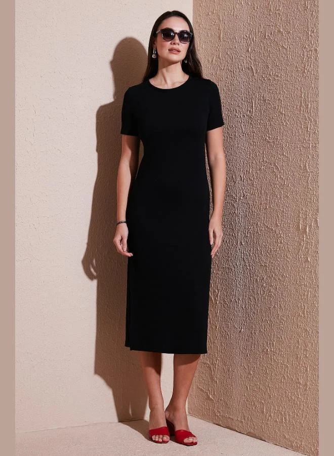 ليلا فستان ميدي ليلا بقصة عادية بياقة مستديرة وفتحة جانبية للنساء