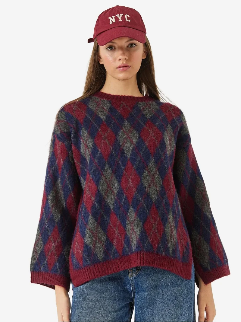 Bianco Lucci LUCCI Crew Neck Slit Knit Sweater in Baklava Pattern