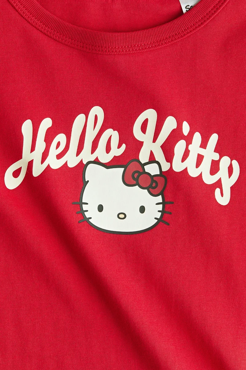 اتش اند ام تي-شيرت بطبعة