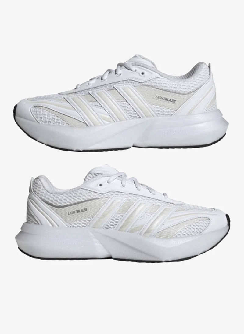 اديداس أحذية رياضية نسائية لايت بليز جلو دبليو بيضاء