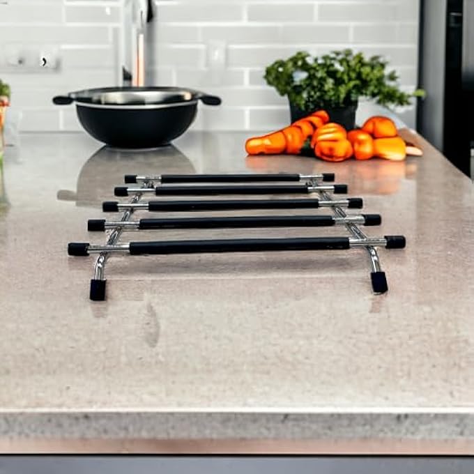 ريحني حامل ثلاثي القوائم للمطبخ مقاوم للحرارة ومضاد للانزلاق وواقي سطح العمل من الفولاذ المقاوم للصدأ للمقالي الساخنة، عبوة من قطعتين باللون الأسود - Image 5