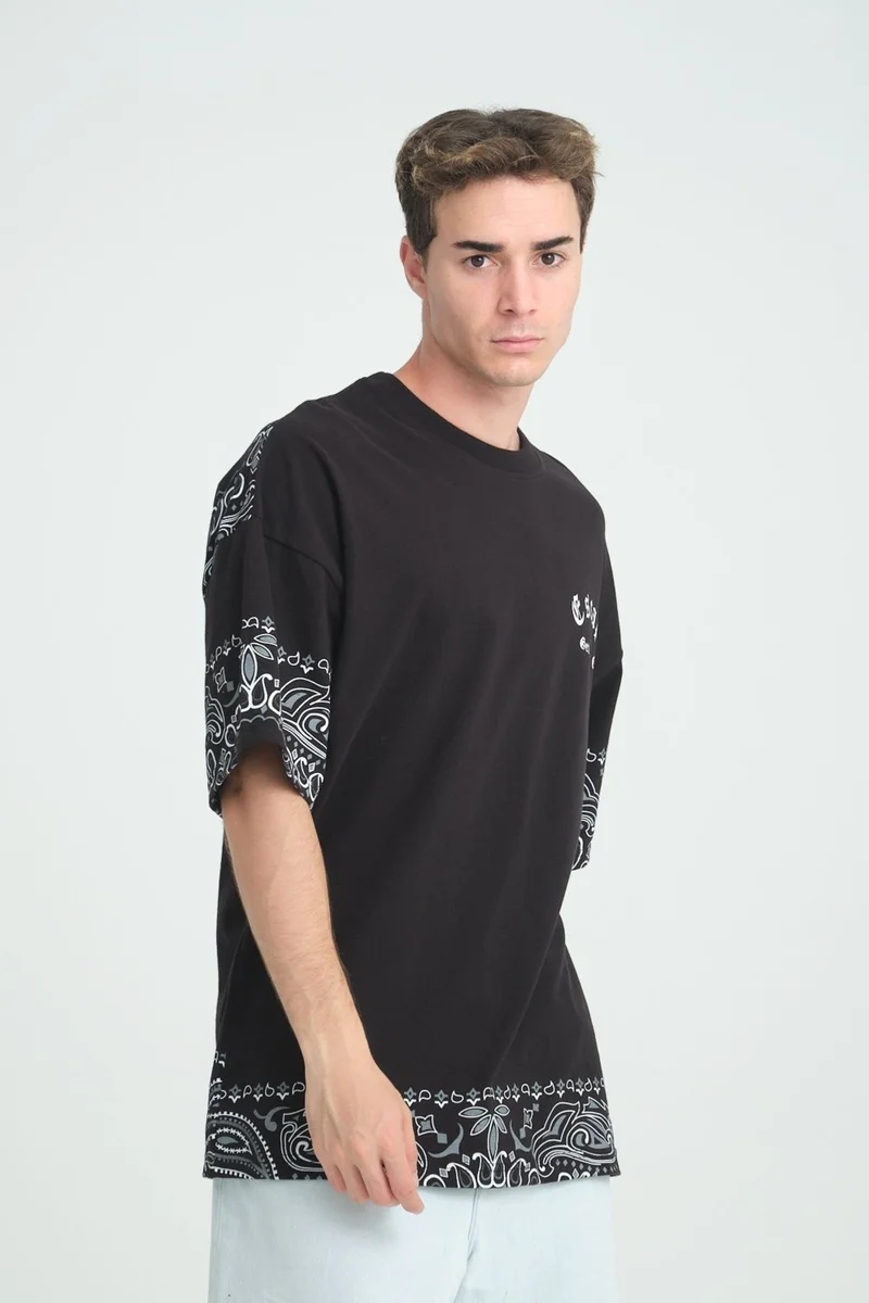 Four Man Oversize Bandana Patterned T-Shirt - Combination of Elegance and Comfort
