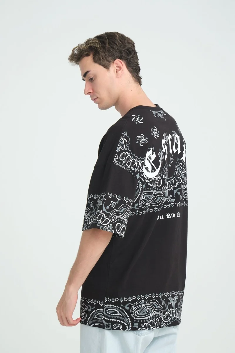 Four Man Oversize Bandana Patterned T-Shirt - Combination of Elegance and Comfort