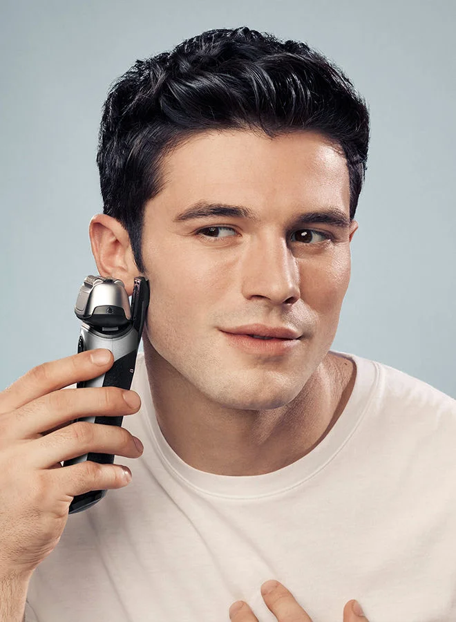 BRAUN Wet And Dry Shaver Series 8 With 5-In-1 Smart Care Center And Travel Case 8467CC