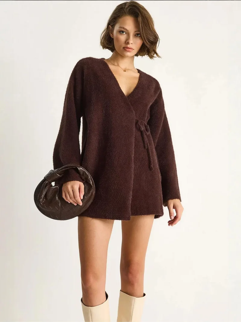 بيانكو لوتشي كارديجان لوكسي بإغلاق برباط