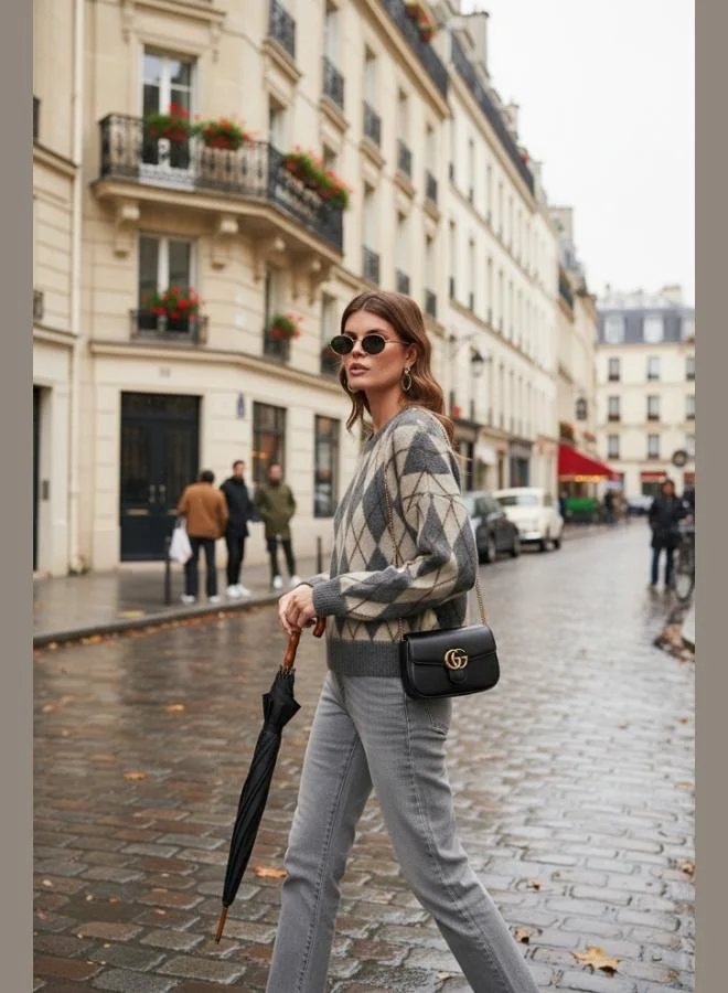 ليلا كنزة نسائية بياقة دائرية بقصة واسعة ونقش ماسي ونسيج ناعم