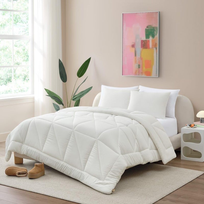 UGG Full/Queen Comforter Set â€“ 3 Piece Luxury Reversible Plush Queen Bed Set with Down Alternative Fill, Soft Comforter Bedding Set with 2 Pillow Shams for Home & Bedroom Decor, White Snow (Corey) - Image 2