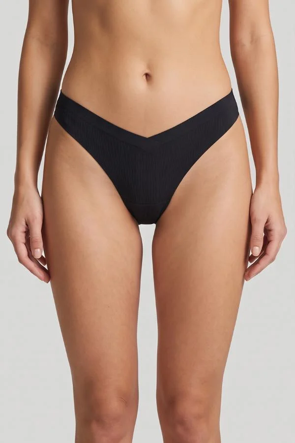 اس في ال Seamless Thong