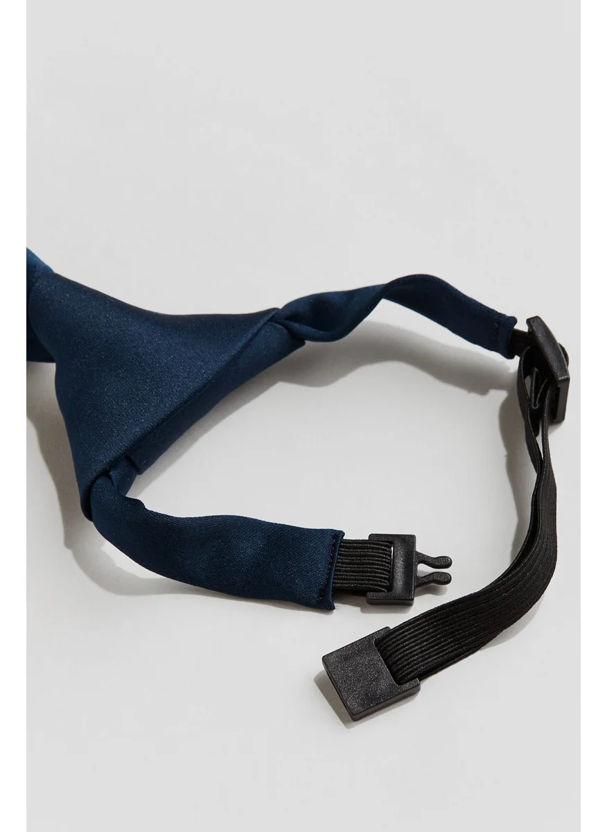 H&M Pre-Tied Tie