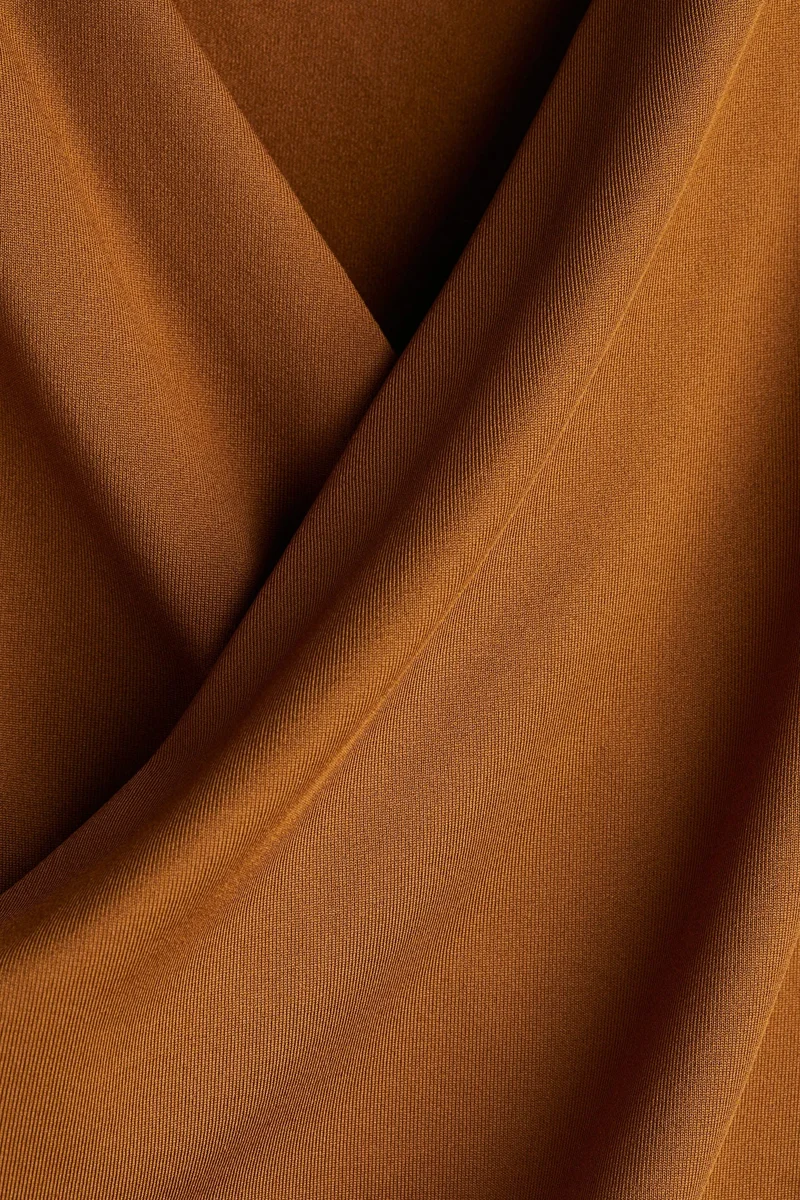 اتش اند ام بلوزة منسدلة من الجيرسيه