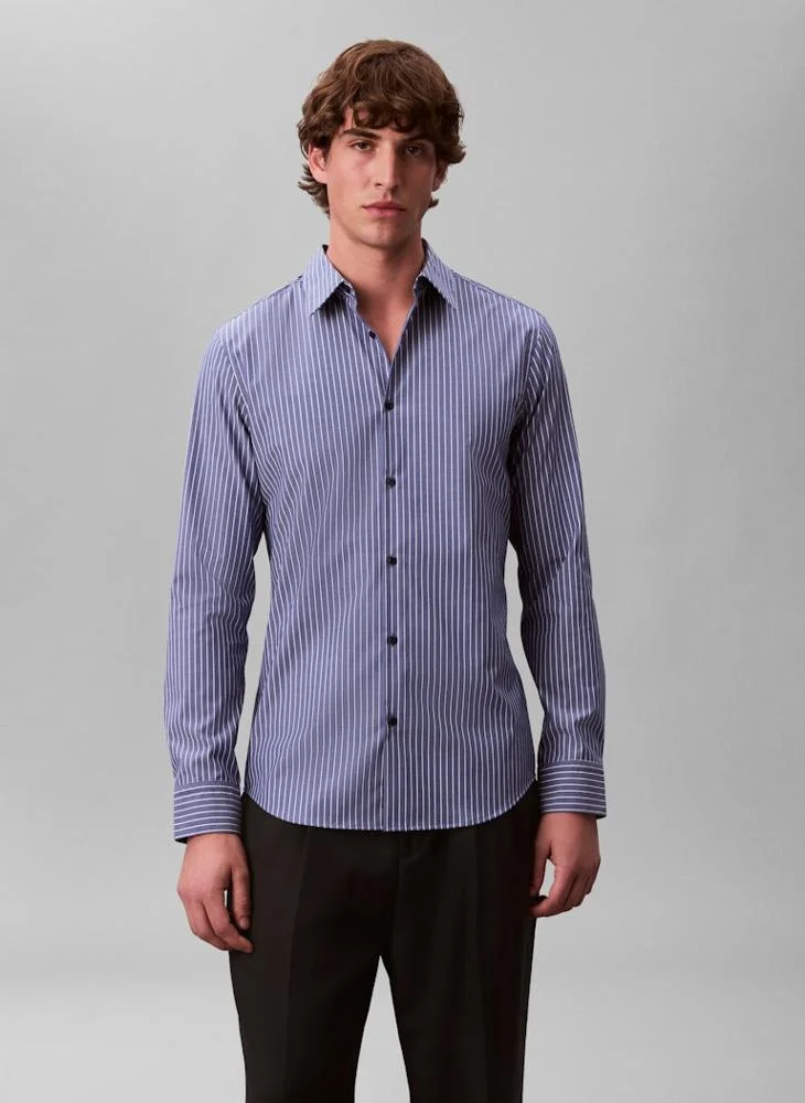 كالفن كلاين قميص مخطط بأكمام طويلة بقصة ضيقة