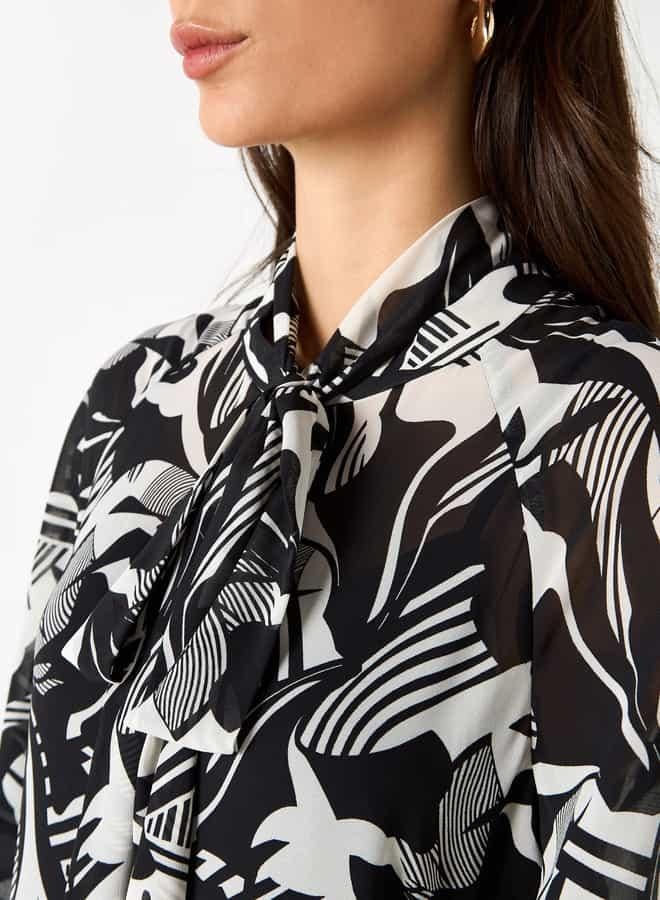 ايكونيك فستان ميدي إيه لاين بياقة بفيونكة وطبعات - Image 4